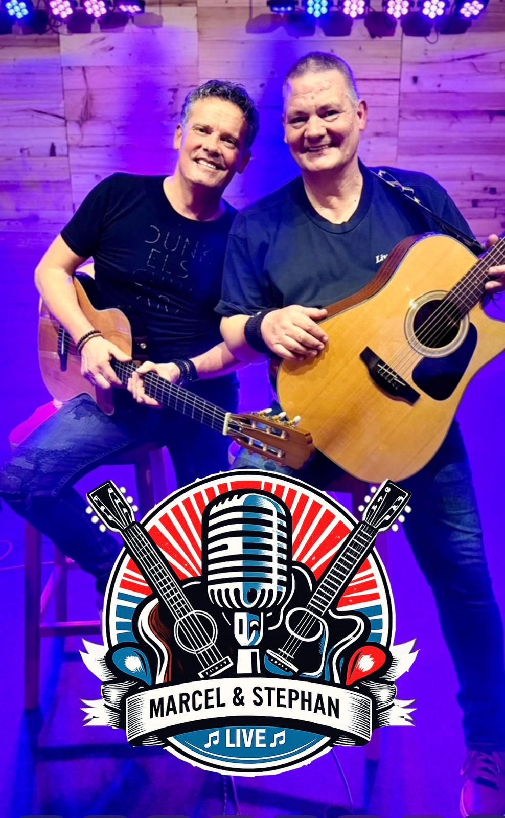 zwei Musiker mit Gitarren