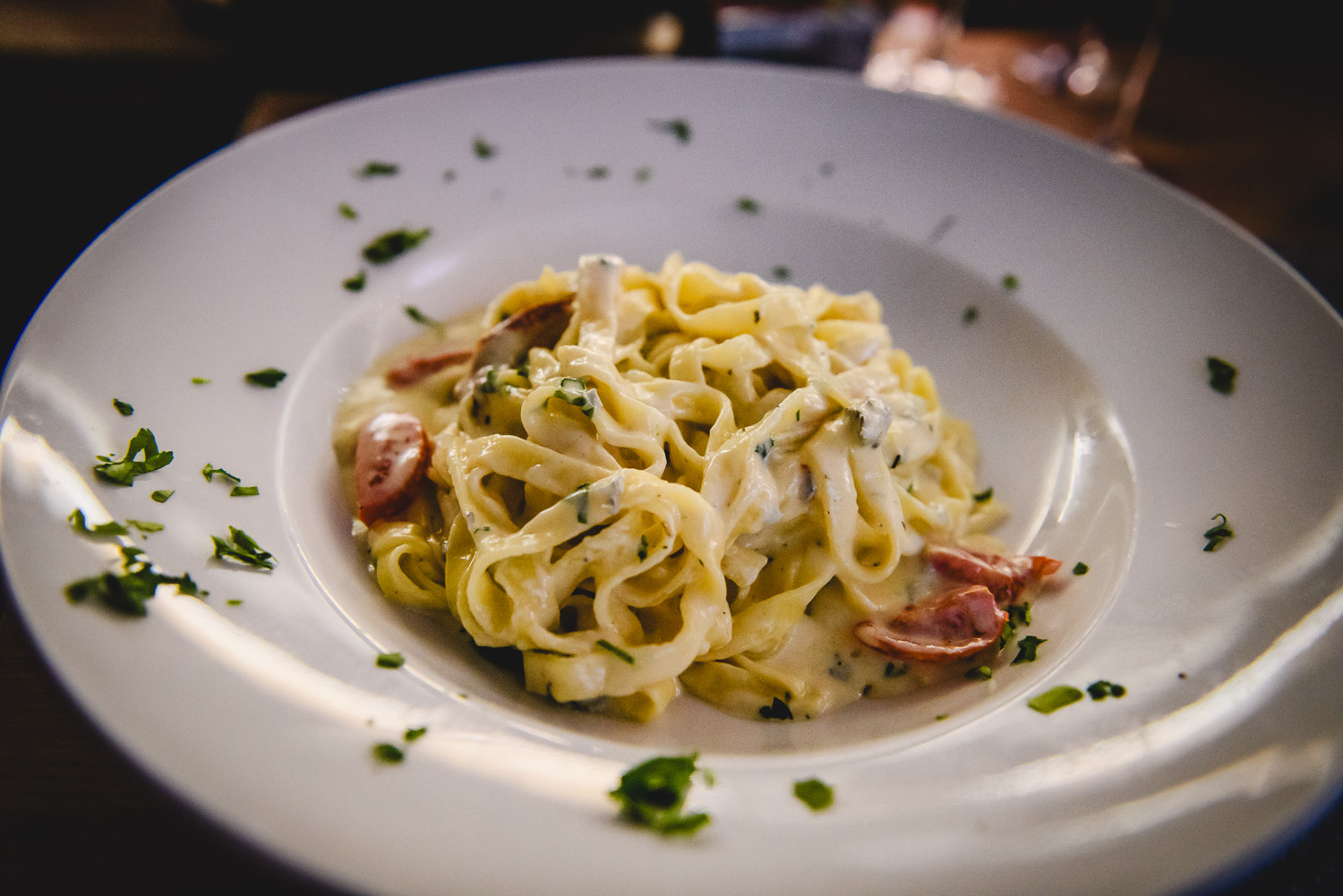 Teller mit Nudeln und Tomaten Catering Vinosseum